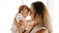 Ilustrasi Ibu dan Anak/Credit: unsplash.com/Jonathan