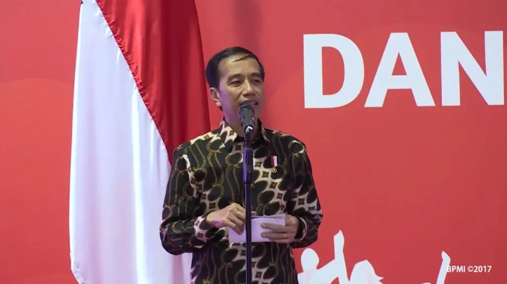 Video Detik-detik Ibu Iriana Panik Lihat Rambut Jokowi Berantakan. (YouTube)