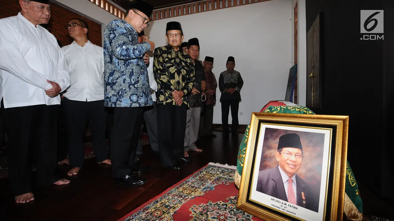 Sejumlah Tokoh Hadir Melayat Alm AM Fatwa