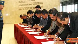 Citizen6, Cilangkap: TNI telah membentuk tim yang bekerjasama dengan industri pertahanan nasional untuk membuat Prototipe Rantis 4x4 mengadopsi filosofi humvee AS yang terbukti cukup tangguh dan stabil. (Pengirim: Badarudin Bakri)