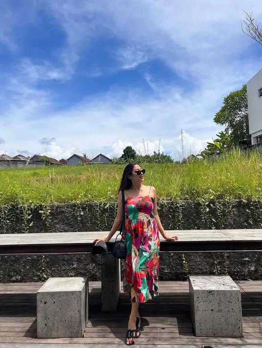 Winona dikenal punya gaya fashion yang unik dan inspiratif. Sampai sekarang hal itu masih ia pertahankan. [Instagram @nonawilly16]