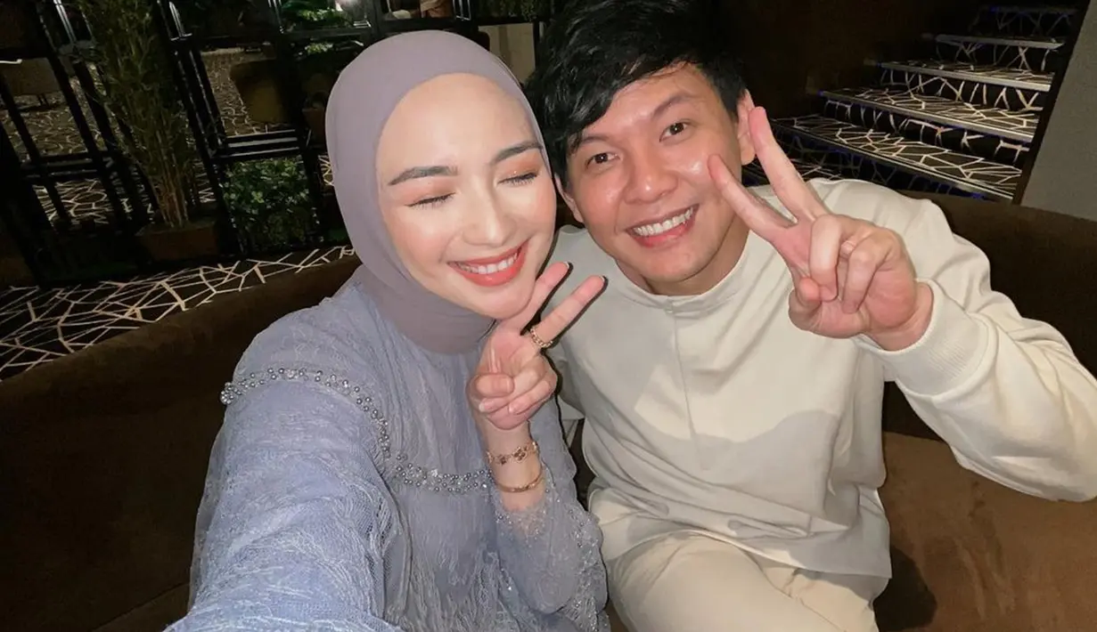 Jadi sinetron favorit pada masanya hingga mencapai ribuan episode, pertemuan Citra Kirana dan Andi Arsyil di Malaysia ini juga mengobati rindu penggemar. Beberapa pemain Tukang Bubur Naik Haji seperti Nova Soraya dan Lulu Zakaria juga turut bubuhkan komentar senang melihat momen pertemuan tanpa sengaja ini. (Liputan6.com/IG/@citraciki)