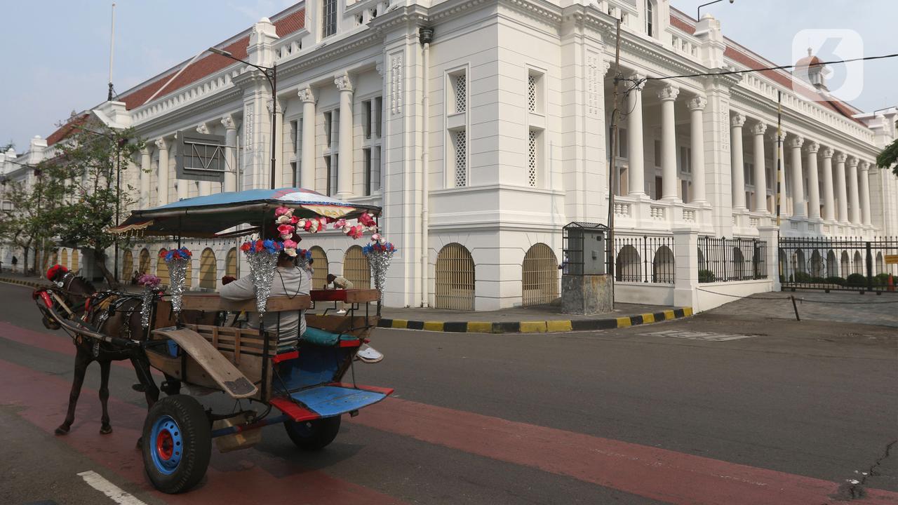 FOTO: Kawasan Sekitar Kota Tua Mulai Ramai Dikunjungi Warga