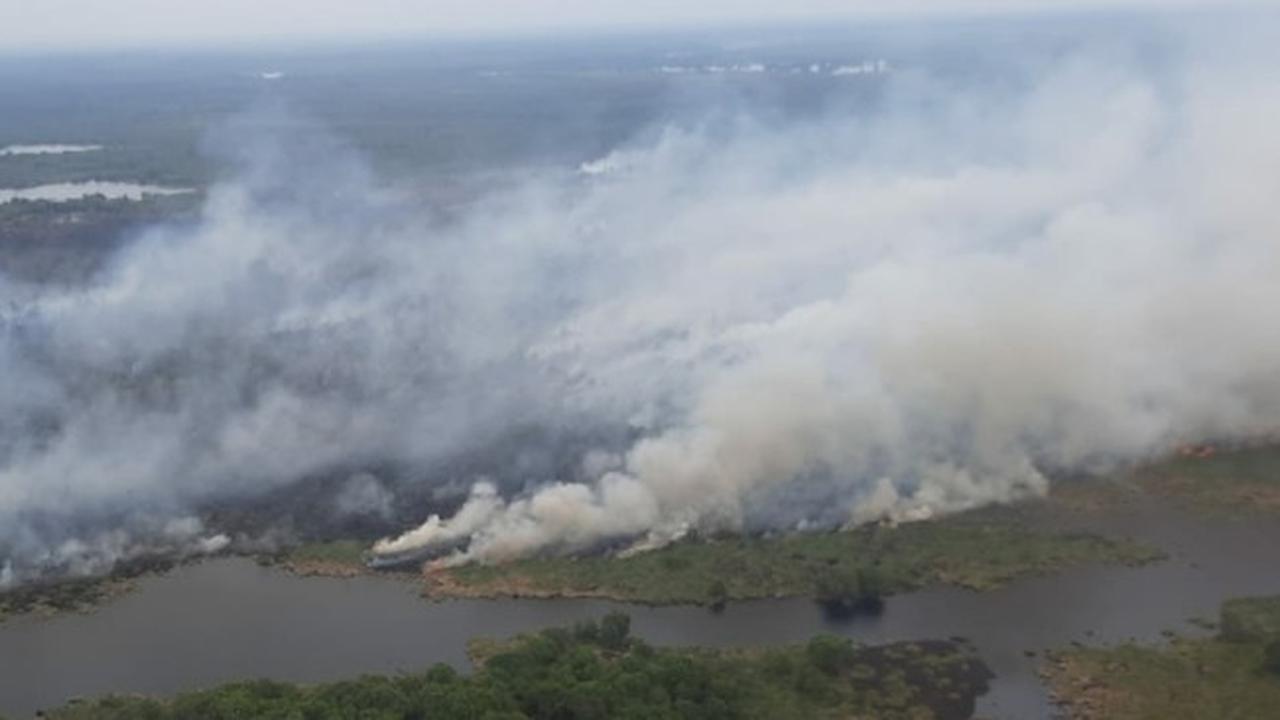 Kebakaran lahan di Riau dengan kepulan asap sehingga menimbulkan polusi udara.
