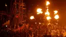 Sebuah kendaraan yang dimodifikasi menyerupai mobil mutan menyemburkan api saat festival seni dan musik tahunan Burning Man di Black Rock Desert, Nevada, AS (3/9). Diperkirakan 70.000 orang dari seluruh dunia berkumpul di sini. (REUTERS / Jim Urquhart)