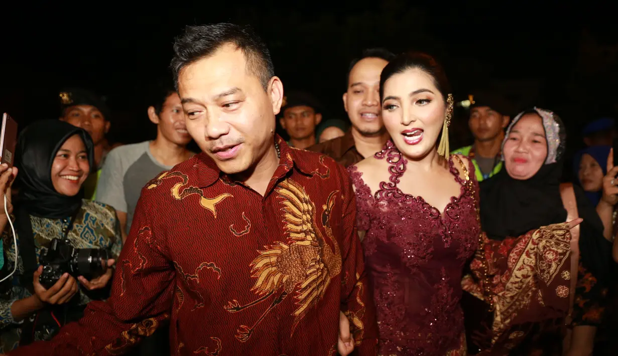 “Tiba-tiba mbak Kahiyangnya, "Mba Ashanty foto yuk. Alhamdulillah. Akhirnya dapat ya tadi. Senang," ungkap Ashanty pada Rabu (8/11/2017) malam,” tambahnya. (Adrian Putra/Bintang.com)