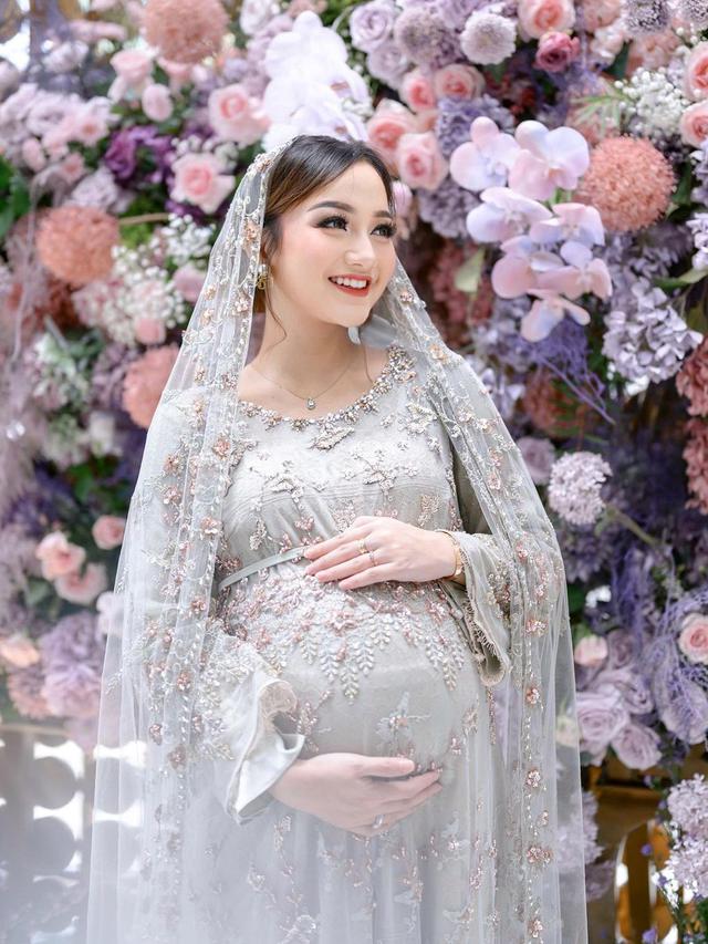 7 Potret Tasyakuran dan Siraman 7 Bulan Kehamilan Nanda Arsyinta, Digelar Mewah