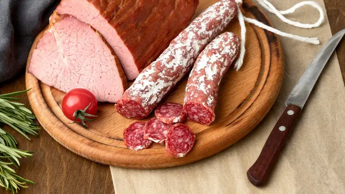 Tips mudah atasi bau daging pada talenan kayu