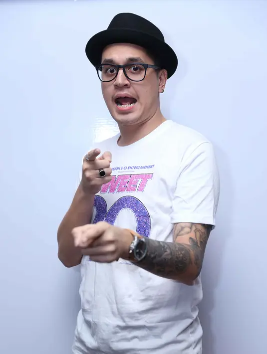 Di momen hari raya idul fitri kemarin, Kevin pun juga sedang sibuk dalam promosi film terbarunya yang berjudul Sweet 20. Meskipun begitu, ia tetap menyempatkan diri untuk menjalankan tradisi lebarannya. (Nurwahyunan/Bintang.com)