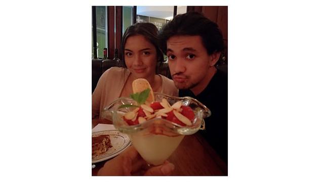 Sering Dikira Pacar, Ini 7 Momen Manis Angela Gilsha dan Adik