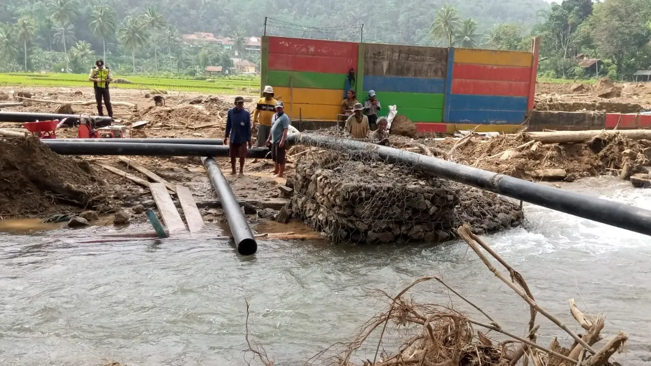 PDAM Tirta Rangga, Subang mengantisipasi masalah kekurangan air bersih dengan mengambil air dari sumber Pabrik AQUA Subang yang sudah tidak terpakai lagi untuk dialirkan ke saluran PDAM