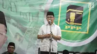 Waketum DPP PPP Amir Uskara memberi sambutan saat Tasyakuran di Gedung DPP PPP, Diponegoro, Jakarta, Jumat (15/11). Tasyakuran tersebut bentuk syukur karena PPP kubu Romahurmuziy telah Menempati kantor DPP PPP Diponegoro. (Liputan6.com/Faizal Fanani)