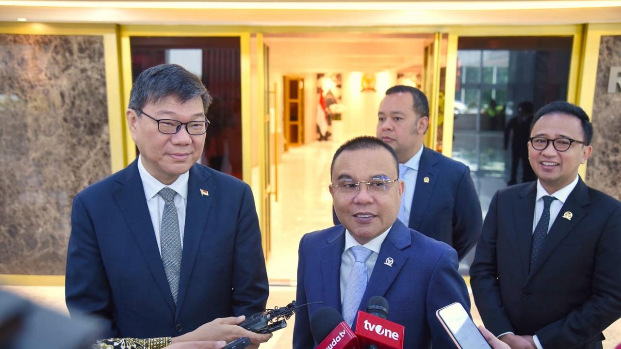 Wakil Ketua DPR RI Sufmi Dasco Ahmad menerima Duta Besar Singapura, Kwok Fook Seng di Gedung DPR/MPR RI Senayan, Jumat (17/1/2025)