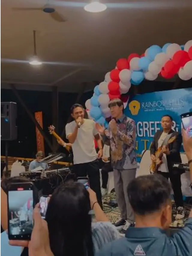 6 Momen Naga ADA Band Manggung Bareng Shin Tae-yong, Ikut Joget Pakai Batik