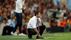 Ernesto Valverde saat menjadi pelatih Athletic Bilbao, menyaksikan timnya bertanding melawan Barcelona pada tanggal 17 Mei 2015. Barcelona secara resmi mengumumkan Ernesto Valverde sebagai pelatih baru. (AP Photo/Manu Fernandez, File)