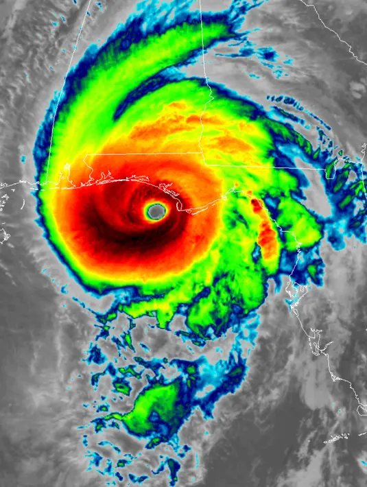Citra satelit inframerah dari NOAA menunjukkan Hurricane Michael mendekati daratan Amerika Serikat, Rabu (10/10). Hantaman Badai Michael disebut sebagai salah satu yang paling dahsyat melanda wilayah barat laut negara bagian Florida, AS. (NOAA via AP)