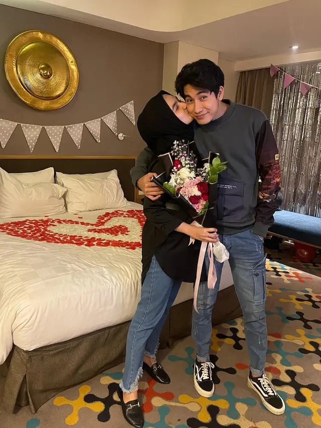 Momen Perayaan Ultah Evan Marvino yang ke-27, Dapat Kejutan Manis dari Istri. (Sumber: Instagram/evanmarvino)