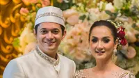 Dapat Ucapan Ultah, Begini Mesranya Andrew Andika Cium Istri