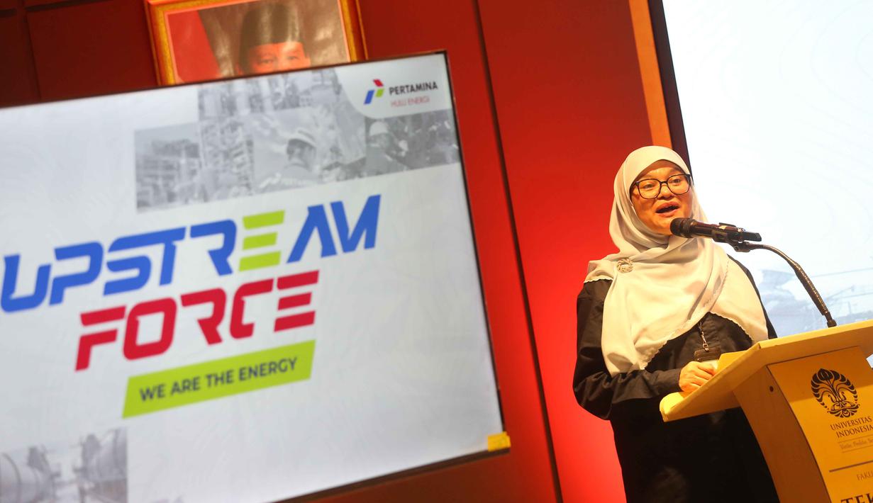 Pjs Corporate Secretary PT Pertamina Hulu Energi, Fitri Erika, memberikan sambutan jelang seminar Upstream Force We Are The Energy di Auditorium Lantai 2 Gedung Interdisciplinary Engineering Fakultas Teknik Universitas Indonesia (IDE FTUI), Depok, Jawa Barat, Selasa (4/11/2025). Acara ini bertujuan untuk menginspirasi kaum muda dan memperkenalkan mereka pada peran penting sektor hulu migas dalam menjaga ketahanan energi nasional. (Liputan6.com/Helmi Fithriansyah)