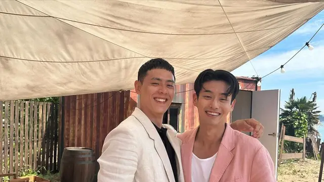 Lee Gwan Hee unggah foto bersama kontestan Single's Inferno 3. [Foto: Instagram/leegwanhee0429]