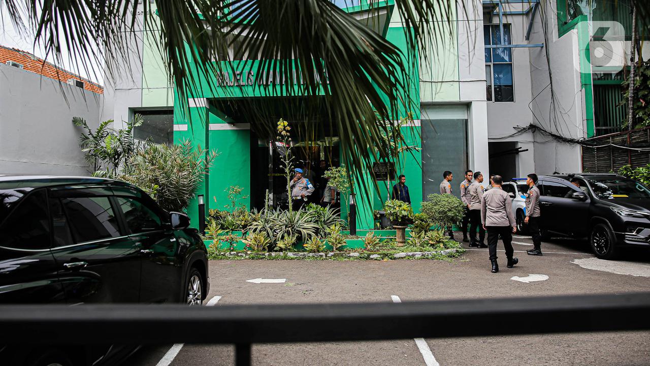 Brimob Polri Jaga Ketat Kantor MUI Pasca Penembakan