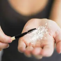 Ternyata bedak bayi memiliki banyak manfaat untuk kecantikan, loh!