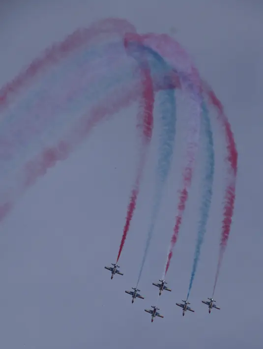 Angkatan Udara Pakistan saat melakukan atraksi pada parade Pakistan Day di Islamabad, (23/3). Pakistan Day dijadikan hari libur nasional oleh Pemerintah Pakistan. (REUTERS / Faisal Mahmood)