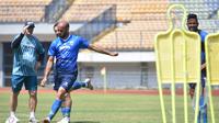 Sesi latihan Persib Bandung. (Bola.com/Erwin Snaz)