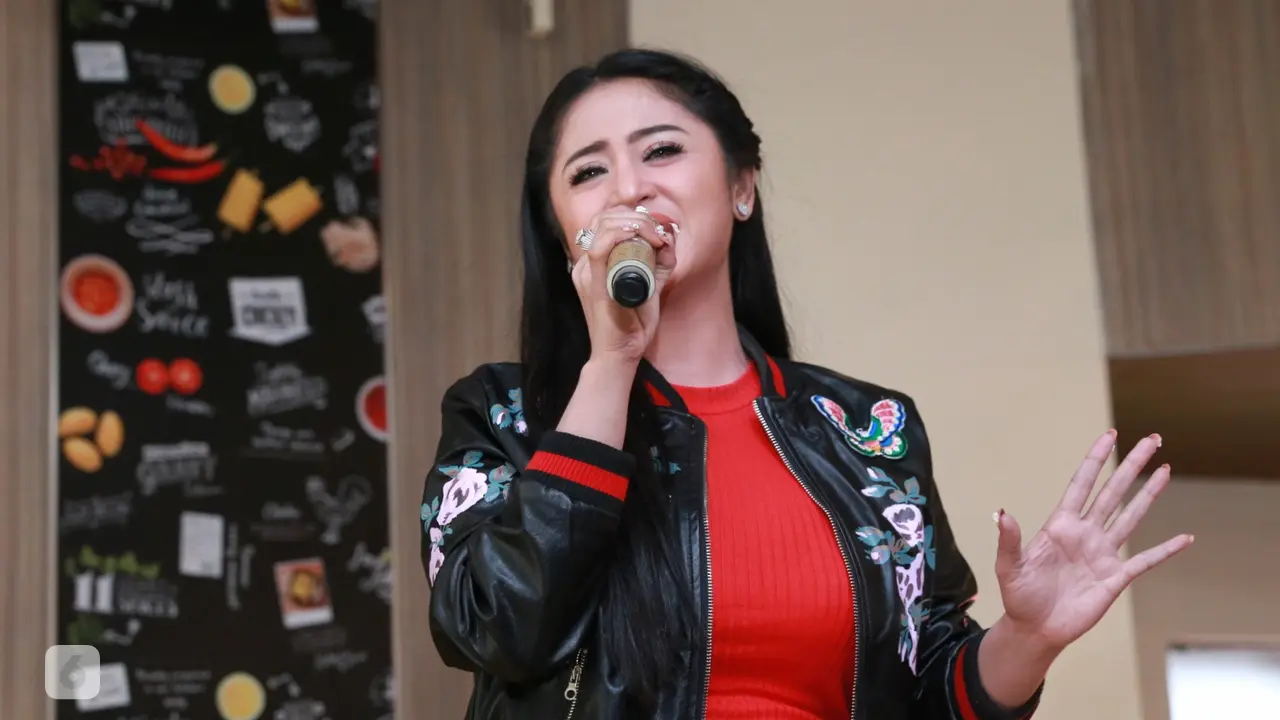 [Bintang] Dewi Perssik