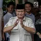 Capres 02 Prabowo Subianto usai  konferensi pers sikapi penetapan hasil pemilu di kediamannya, Kertanegara, Jakarta, Selasa (21/5). Dalam konferensi pers nya, pasangan capres dan cawapres 02 menolak hasil rekapitulasi dari KPU  dan akan menggugat ke MK. (Liputan6.com/Faizal Fanani)