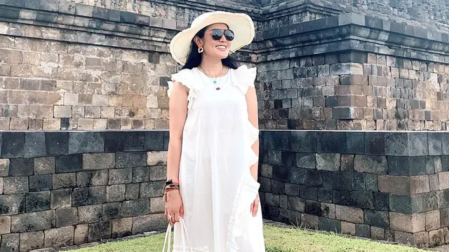 FOTO: Gaya Nindy Ayunda saat Pakai Topi, Menawan