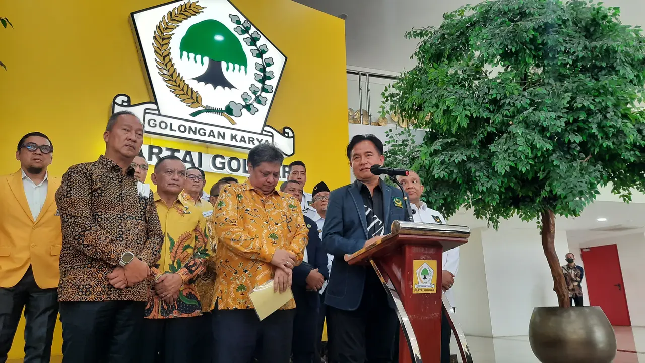 Yusril Ihza Mahendra Bertemu Airlangga Hartarto di Markas Golkar