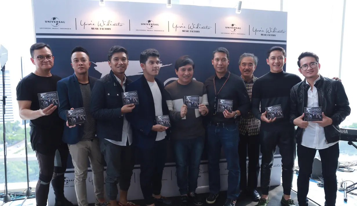 "Susahnya itu ego. Seperti harus ditahan dan harus disamakan," ujar Rizky Pepew saat launching album #BUKANMODUS, dikawasan Thamrin, Jakarta Pusat, Rabu (27/1/2016). (Galih W Satria/Bintang.com)