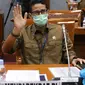 Menteri Pariwisata dan Ekonomi Kreatif Sandiaga Uno mengenakan masker saat Rapat Kerja dengan Komisi X di gedung DPR RI, Jakarta, Kamis (14/1/2021). Rapat dipimpin Ketua Komisi X Saiful Guda dari Fraksi PKB didampingi Hetifah Sjaifudian dari Fraksi Partai Golkar. (Liputan6.com/Angga Yuniar)