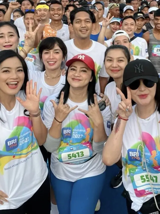 Titi Kamal Layak Diberi Sebutan Social Butterfly Lihat Penampilanya (Instagram/titi_kamall).