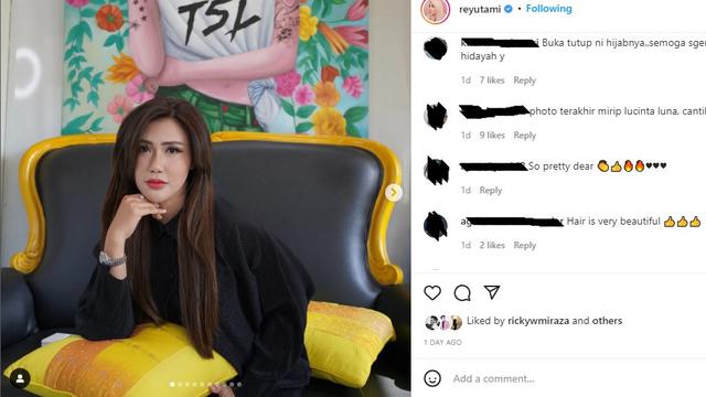 Rey Utami lepas hijab di unggahan terbarunya (Foto: Instagram/@reyutami)