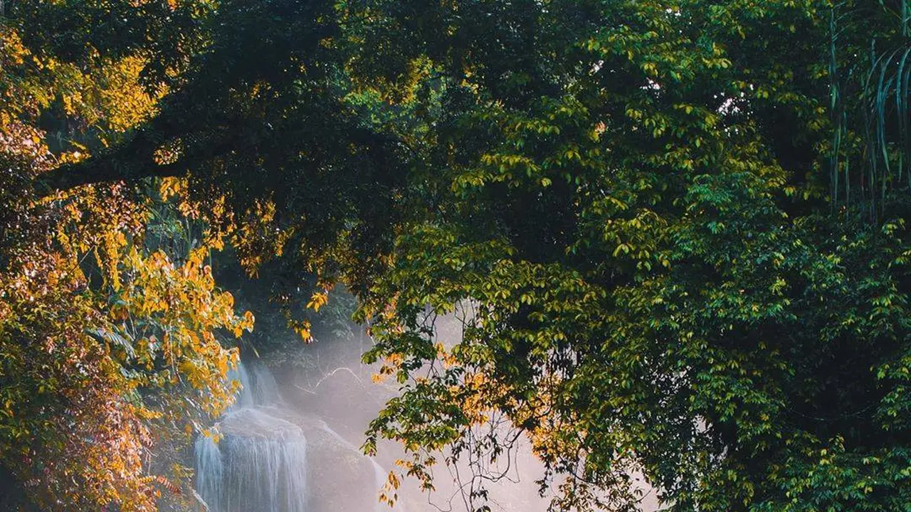 Pemandangan air terjun Nyarai. (Instagram.com @rimbasatuawan)