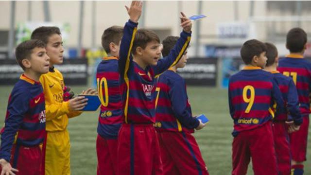 Video highlights kala Barcelona cilik berhasil mengalahkan Real Madrid dengan skor 2-0 dalam lanjutan turnamen internasional MIC 2016 khusus untuk anak usia 10-11 tahun.