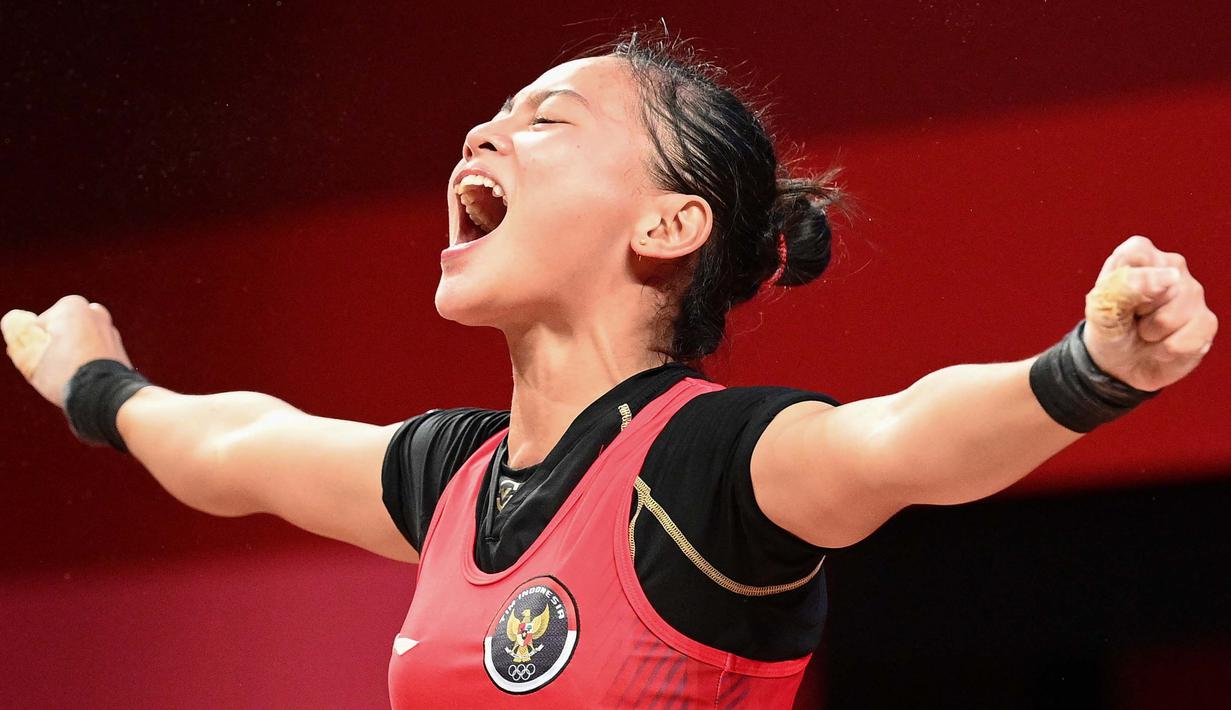 Pada angkatan Clean and Jerk, Windy Cantika memanfaatkan kegagalan yang didapatkan wakil Amerika Serikat sehingga ia menempati posisi ketiga dan berhak atas medali perunggu. (Foto: AFP/Vicenzo Pinto)