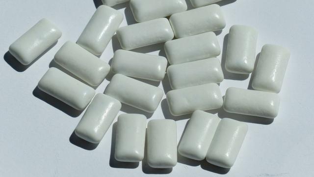 Mengunyah permen karet tanpa gula