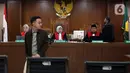 Meski menggugurkan dakwaan pertama, namun majelis hakim tetap menerima dakwaan alternatif kedua, ketiga, dan keempat dari Jaksa Penuntut Umum. Tampak dalam foto, Delpedro Marhaen saat tiba untuk mengikuti sidang lanjutan dugaan penghasutan kerusuhan pada Agustus 2025 di Pengadilan Negeri Jakarta Pusat, Kamis (8/1/2026). (Liputan6.com/Helmi Fithriansyah)