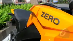 Sepeda motor listrik "Zero" hadir dengan beberapa varian, Jakarta, Selasa (17/3/2015). Zero DS tampil dengan warna kuning yang cerah. (Liputan6.com/Faisal R Syam)