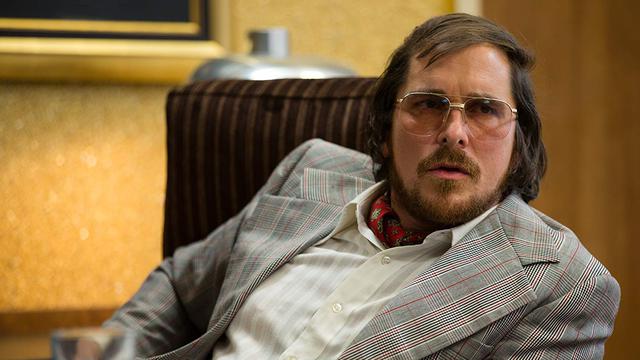 Christian Bale dalam American Hustlers. (Foto: Dok. IMDb/ Dok. Columbia Pictures)