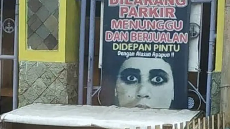 6 Peringatan Dilarang Parkir di Depan Rumah Ini Bikin Gemetaran