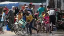 Setelah hampir tiga bulan blokade total Israel terhadap makanan, obat-obatan, dan pasokan lainnya, beberapa truk bantuan kemanusiaan tahap pertama telah memasuki Gaza. (Eyad BABA/AFP)