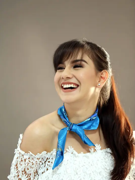 "Pengambilan seperti film. Dia benar-benar menjaga emosi, semuanya lebih dramatis. Sebelumnya kan sutradara lebih melepas, kalau ini tidak," ujar. Irish Bella. (Nurwahyunan/Bintang.com)