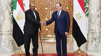 Presiden Sudan, Omar al-Basyir bertemu dengan Presiden Mesir, Abdul Fattah al-Sisi (AFP Photo)