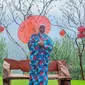 Khofifah berpakaian kimono saat di Taman Wisata Genilangit Magetan. (Dian Kurniawan/Liputan6.com)