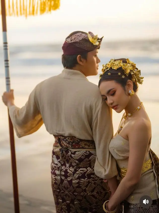 Pesona Mahalini saat Prewedding. [@axioo/@emanuel_ak]