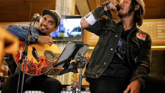 [Bintang] Chicco Jerikho dan Rio Dewanto